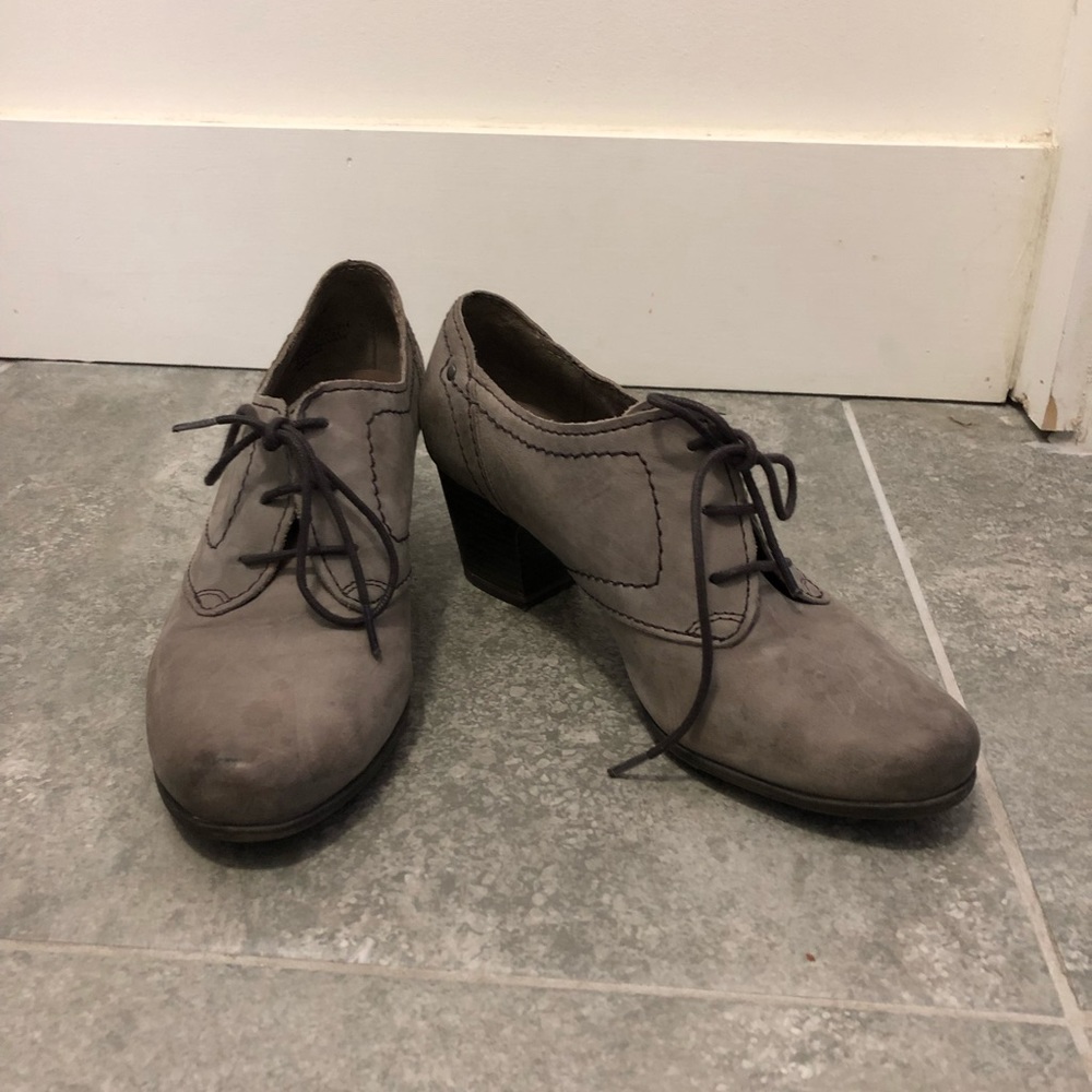 Distressed Small heel under the ankle boot